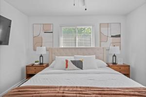 Luxury 5BR Cincinnati, Sleeps 12, Crib, Home Gym, Fenced Backyard