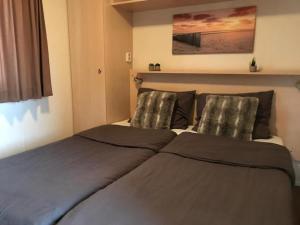 Beautiful chalet between golf course and beach