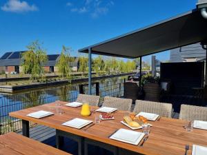 Luxury villa near the Frysian water