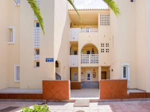 Roquetas Beachside Getaway