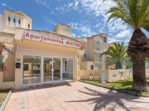 Roquetas Beachside Getaway