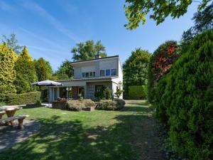 Bungalow near Lake Veere with Sunny Terrace