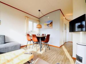 Restful Dune Chalet in Hollum between Golf course and Beach