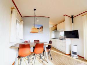 Restful Dune Chalet in Hollum between Golf course and Beach