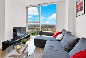 Extravagant Views - Bright & Spacious CBD Sky Escape