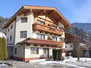 Apartment in Kaltenbach near Ski Lift