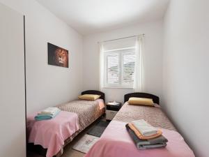 Apartment in Nevidane near White Mountains