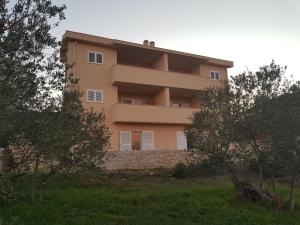 Apartment in Nevidane near White Mountains