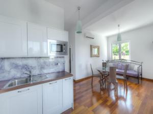 Apartment on Murter with Pool and Jacuzzi