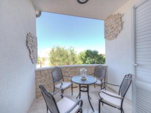 Apartment on Murter with Pool and Jacuzzi