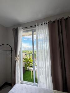 Cozy Studio with Pool & Balcony, Near Airport and Beaches Lapu-lapu City