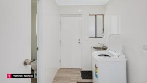 Cuttagee Beach Cottage 6 - Tathra Bermagui Rd 3521