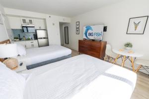 High Floor Studio Oceanfront Views w Indoor Pool!