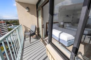 High Floor Studio Oceanfront Views w Indoor Pool!