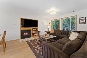 Hot Tub Getaway with Ping Pong & SHARC Passes