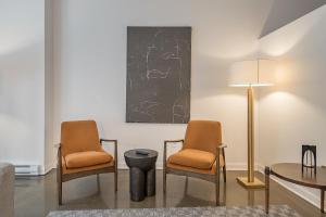 Chic Old Montreal Retreat - Iconic Location