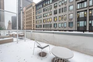 Chic Old Montreal Retreat - Iconic Location