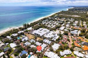 Maggies Beach House - Relaxed Stay Near the Beach