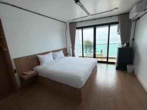 โรงแรม เซิร์ฟบีช Surf Beach Hotel