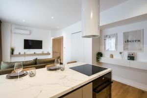 White Face One Cotroceni Entire Apartment with Parking, Fast WiFi, Balcony and self checkin