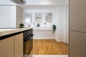 White Face One Cotroceni Entire Apartment with Parking, Fast WiFi, Balcony and self checkin