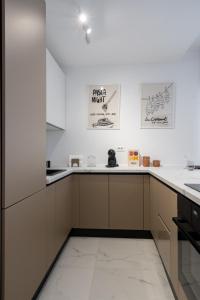 White Face One Cotroceni Entire Apartment with Parking, Fast WiFi, Balcony and self checkin