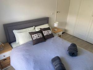 Cosy & Modern Unit 500m from Beach