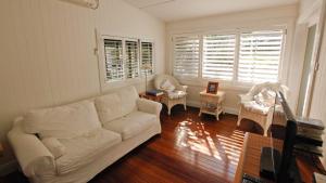 Lakehouse Akolele 19 Flower Circuit- Wallaga Lake Bermagui