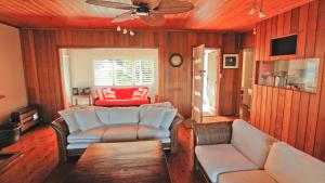 Lakehouse Akolele 19 Flower Circuit- Wallaga Lake Bermagui