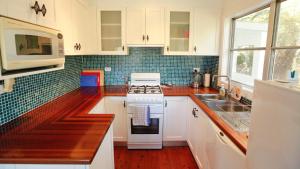 Lakehouse Akolele 19 Flower Circuit- Wallaga Lake Bermagui