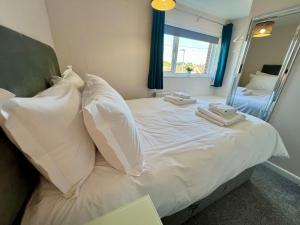 4 Bed, 2 Bath Detached House, Parking, Fast Wifi