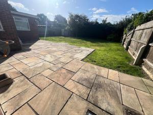 4 Bed, 2 Bath Detached House, Parking, Fast Wifi