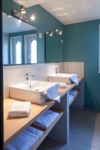 Hotels Hotel Les Embruns : Chambre Triple