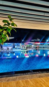 5分钟到海边 市中心 全新房 全新泳池 自助锁 网络电视 阳台 私人洗衣机 可两房联订 长租优惠