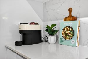 Relaxing Rockingham 1BR Balcony & Parking