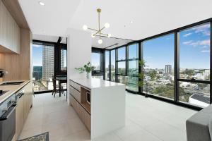 CBD Perth City 2BR High-Rise Apt Parking&GymPool
