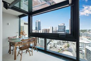 CBD Perth City 2BR High-Rise Apt Parking&GymPool