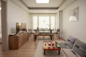 #ddingsang stay#띵상스테이#신축#3Room 4Bed#Max 6P#풀옵션#무료주차#공항픽업#한방족욕#웰컴드링크#명동#서울역#동대문#Fully furnished apartment#Welcome Drink#Airport Pickup#Free Parking#Korean Foot bath