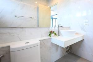 Elegant Pasak Pool Villa with Private Garden & Mod