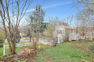 Hawksbill Home~Hot Tub~Modern~Porch~Wifi~Dogs