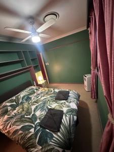 Peaceful Queen Room in Cozy House - KV6