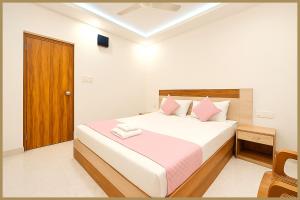 Tarunpura Road Giridhari The Rama- Krishna Palace Near Ram-Janam-Bhoomi # Railway Station - Free Wifi and Parking Available - Fully Air Conditioning Rooms - Best Premium Hotel In Ayodhya