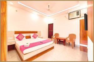 Tarunpura Road Giridhari The Rama- Krishna Palace Near Ram-Janam-Bhoomi # Railway Station - Free Wifi and Parking Available - Fully Air Conditioning Rooms - Best Premium Hotel In Ayodhya