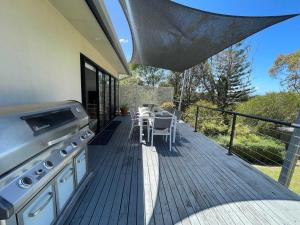 Sea Breeze on Carroll - 4BR beachside home