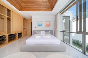 Near Laguna 4 BR morden pool villa V9