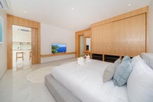 Near Laguna 4 BR morden pool villa V9