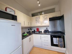 2 bedroom flat- 5 minutes walk from city centre