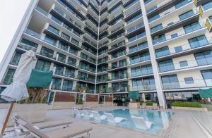 Cozy Apartment Gym and Pool Heart of JVC