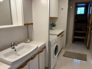 A cozy city apartment with three rooms right next to the city center