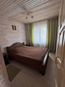 Навпроти Маковиці